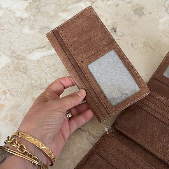 NWOT Roots Tribe Leather Trifold Wallet - Picture 10 of 16